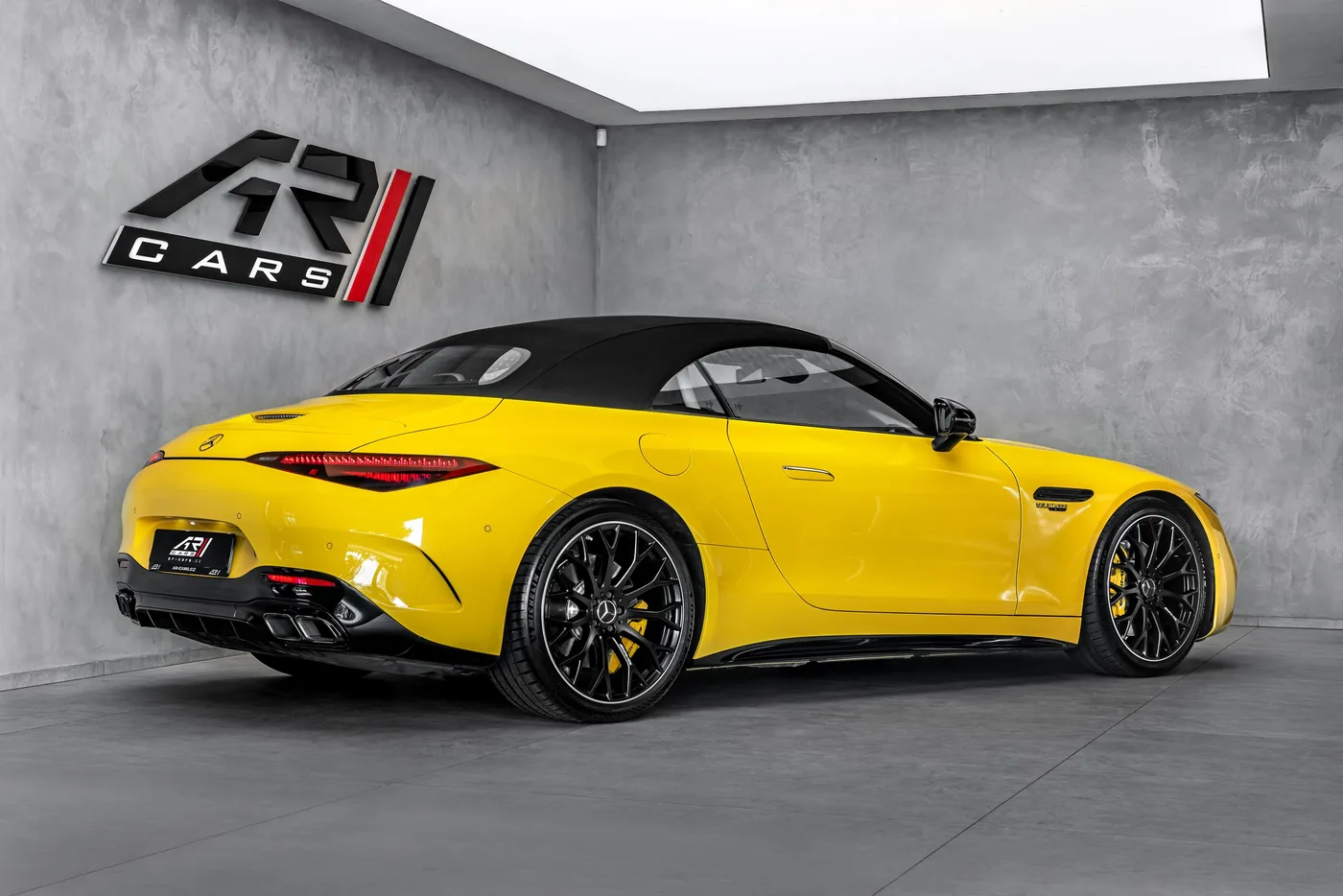 2023 Mercedes-AMG SL 63 4MATIC Performance, MANUFAKTUR proposée par un concessionnaire spécialisé à Ostrava, Tchéquie, photo 7 sur 15