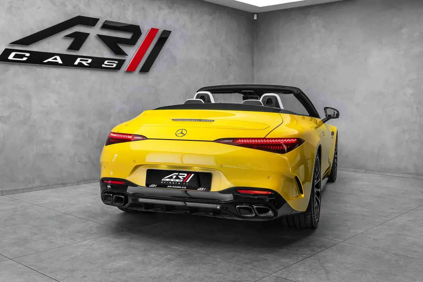 2023 Mercedes-AMG SL 63 4MATIC Performance, MANUFAKTUR proposée par un concessionnaire spécialisé à Ostrava, Tchéquie, photo 8 sur 15