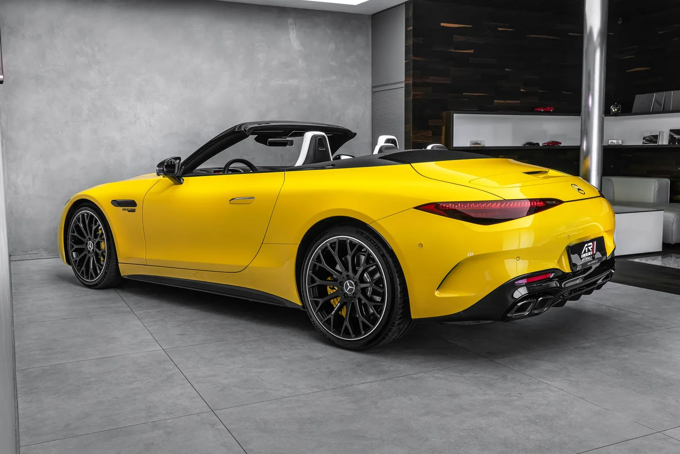 2023 Mercedes-AMG SL 63 4MATIC Performance, MANUFAKTUR proposée par un concessionnaire spécialisé à Ostrava, Tchéquie, photo 9 sur 15