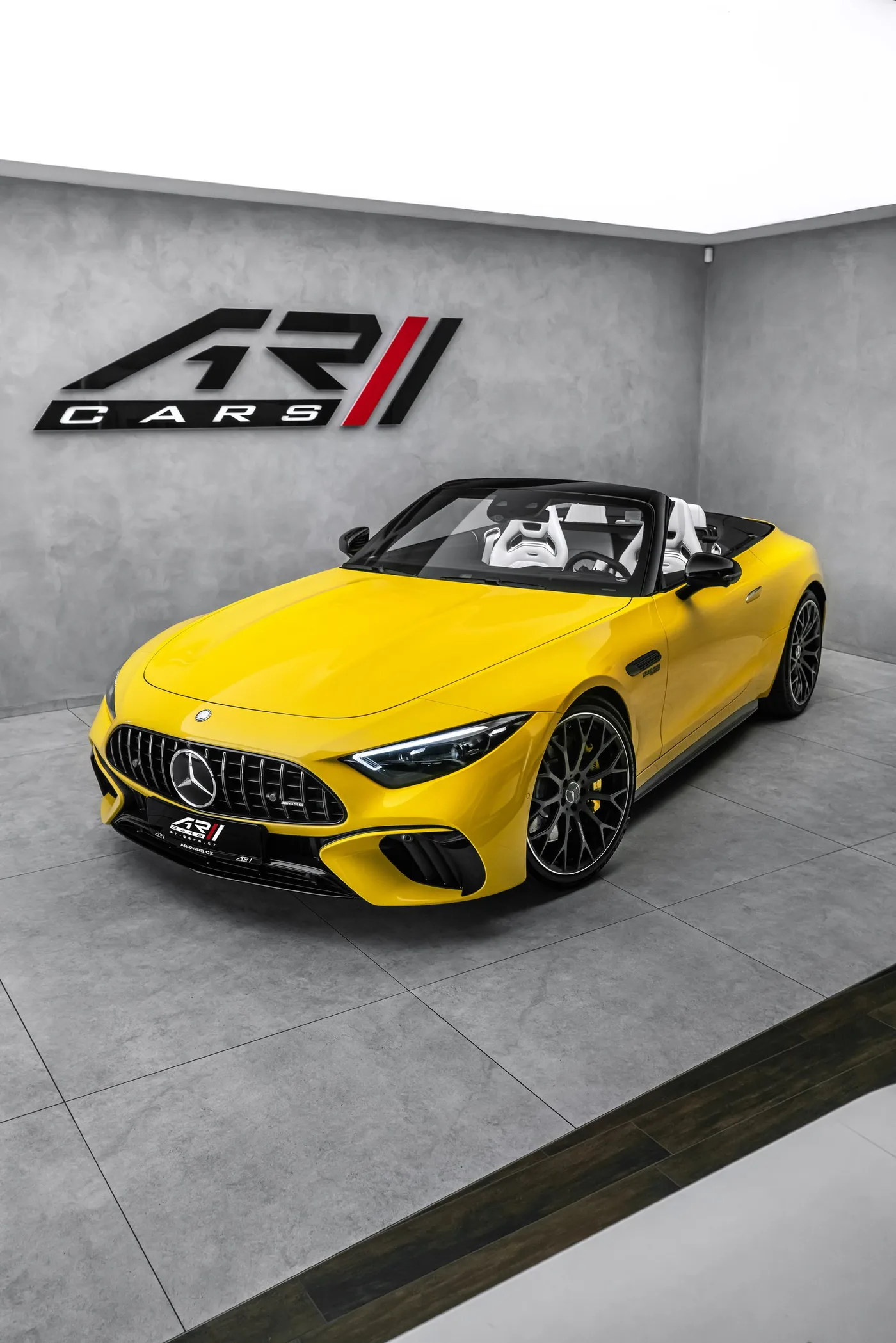 2023 Mercedes-AMG SL 63 4MATIC Performance, MANUFAKTUR proposée par un concessionnaire spécialisé à Ostrava, Tchéquie, photo 10 sur 15