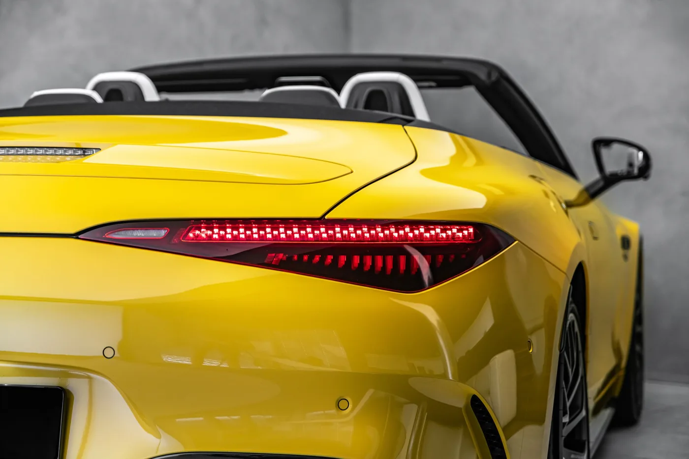 2023 Mercedes-AMG SL 63 4MATIC Performance, MANUFAKTUR proposée par un concessionnaire spécialisé à Ostrava, Tchéquie, photo 12 sur 15