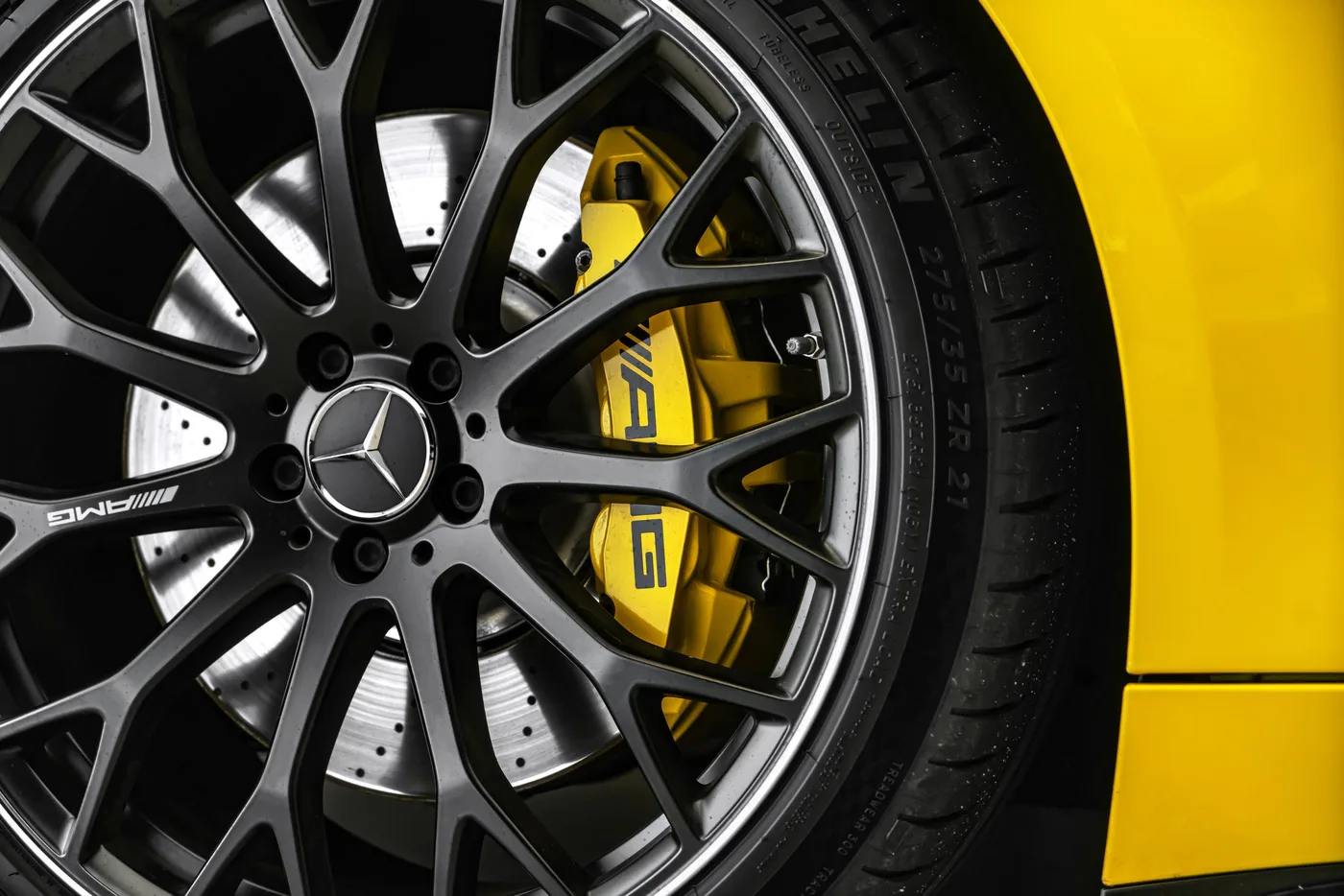 2023 Mercedes-AMG SL 63 4MATIC Performance, MANUFAKTUR proposée par un concessionnaire spécialisé à Ostrava, Tchéquie, photo 13 sur 15