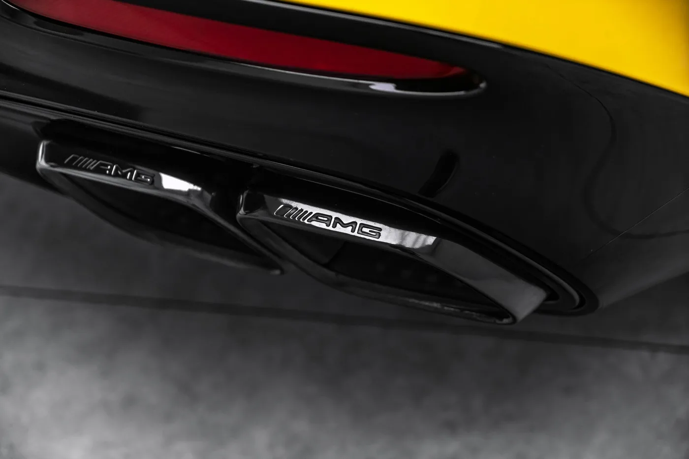 2023 Mercedes-AMG SL 63 4MATIC Performance, MANUFAKTUR proposée par un concessionnaire spécialisé à Ostrava, Tchéquie, photo 15 sur 15