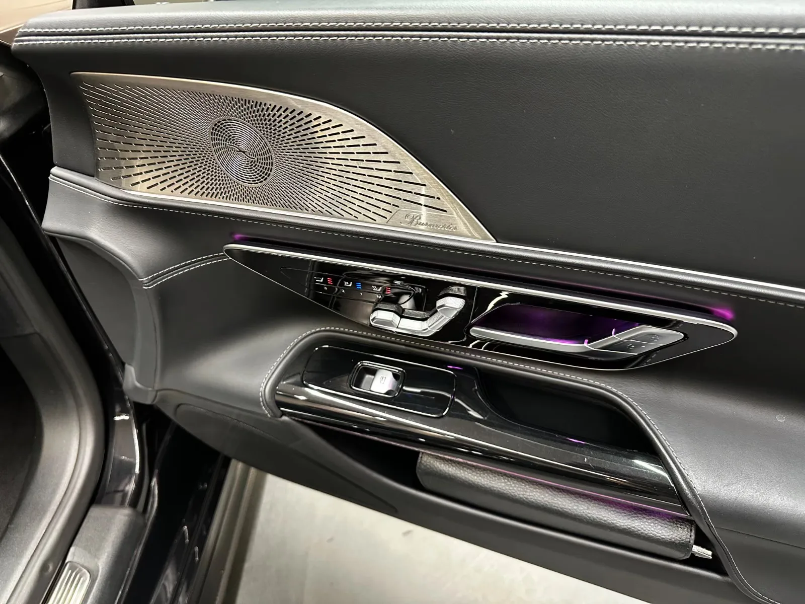 2023 Mercedes-AMG SL 63, 26/28