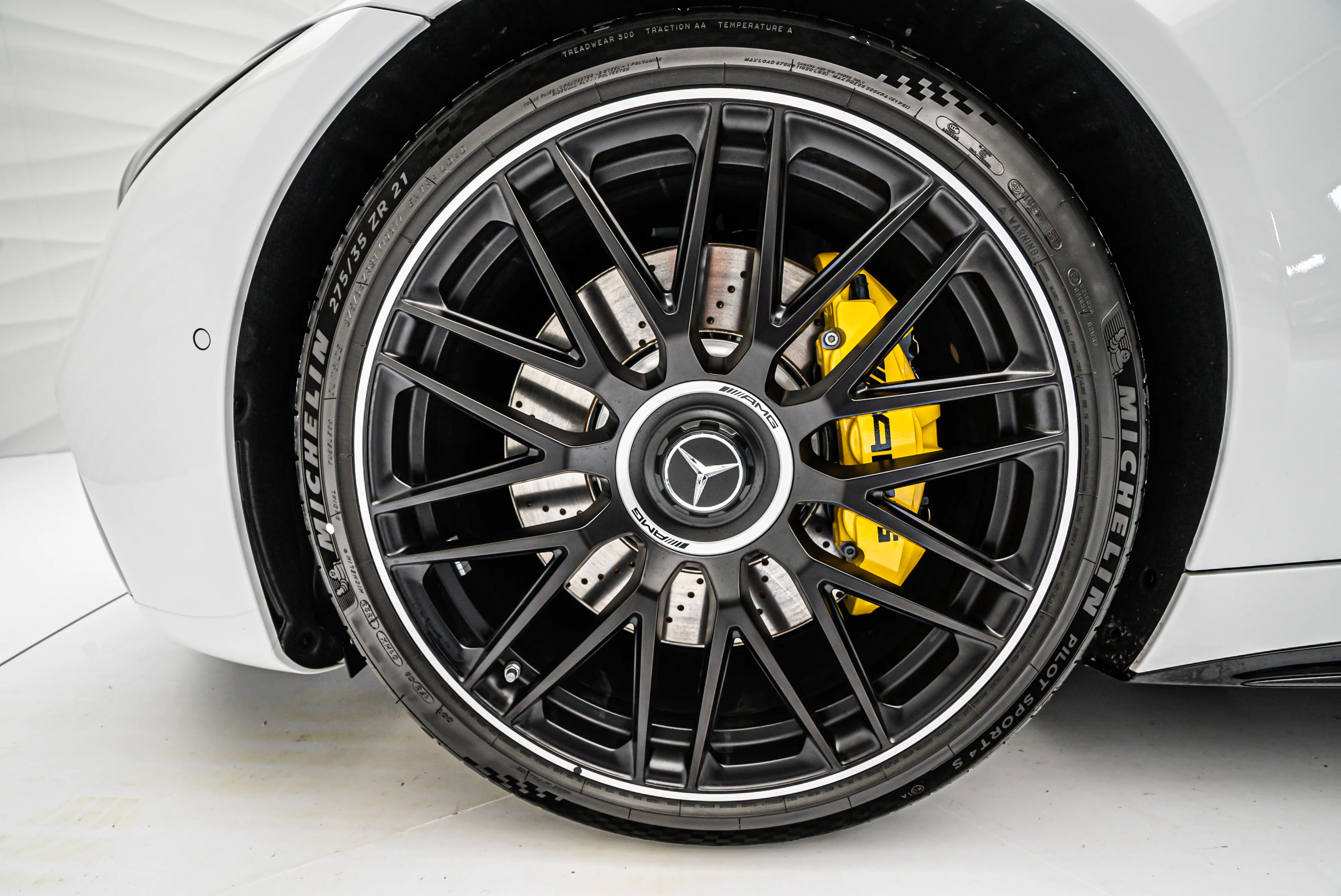 2023 Mercedes-AMG SL 63 4MATIC+, 20/20