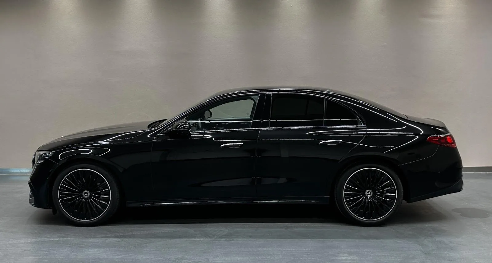 2023 Mercedes-Benz E 220 d AMG Line, Night package, 3/23