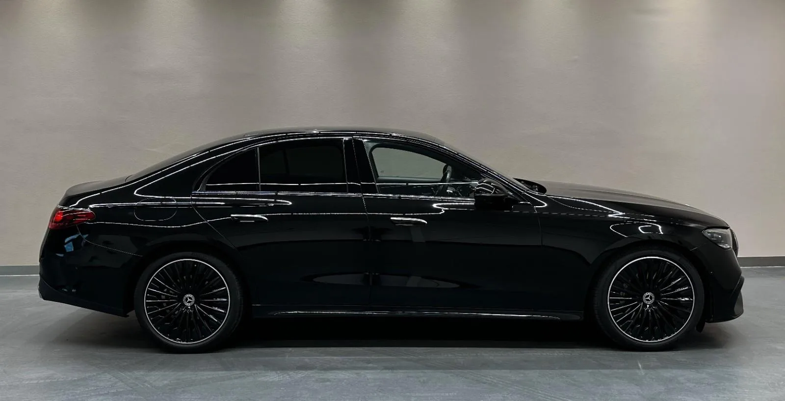 2023 Mercedes-Benz E 220 d AMG Line, Night package, 6/23