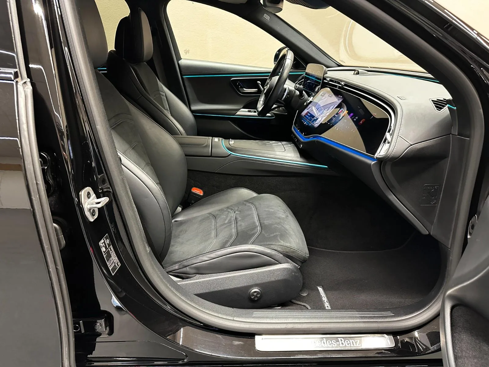 2023 Mercedes-Benz E 220 d AMG Line, Night package, 20/23