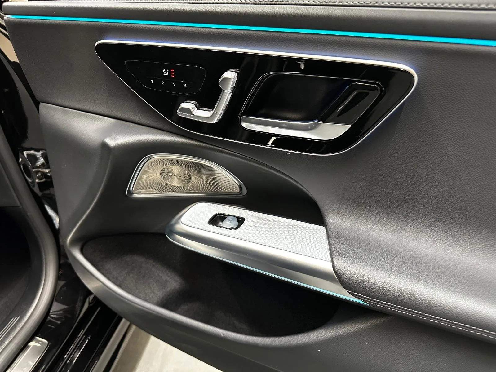 2023 Mercedes-Benz E 220 d AMG Line, Night package, 21/23