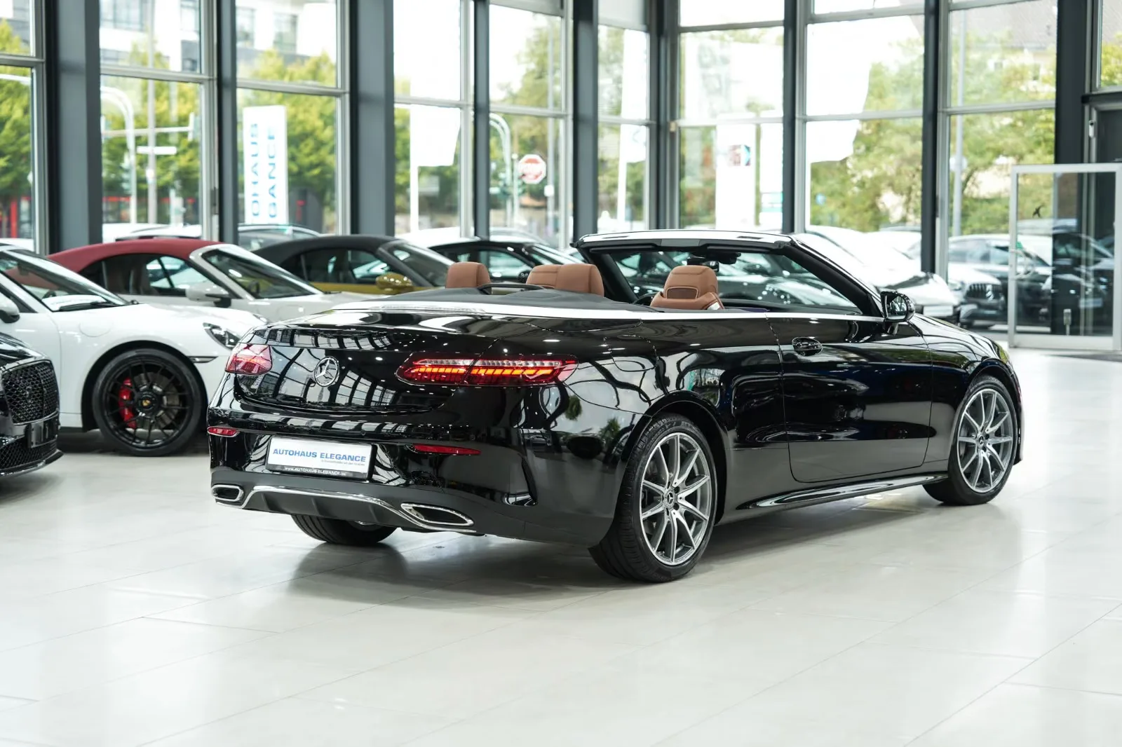 2023 Mercedes-Benz E 220 d Cabriolet, AMG Line, 2/30