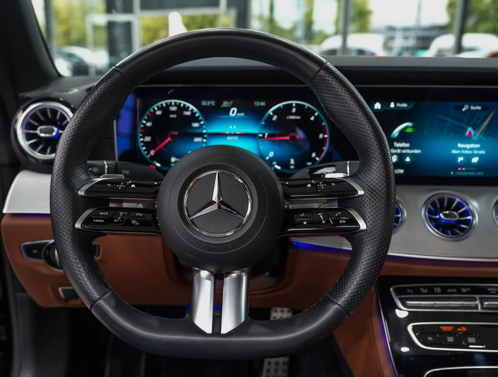 2023 Mercedes-Benz E 220 d Cabriolet, AMG Line, 15/30