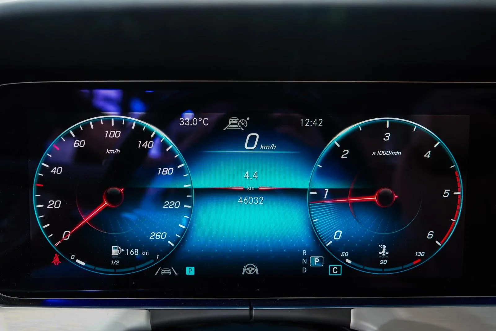 2023 Mercedes-Benz E 220 d Cabriolet, AMG Line, 16/30