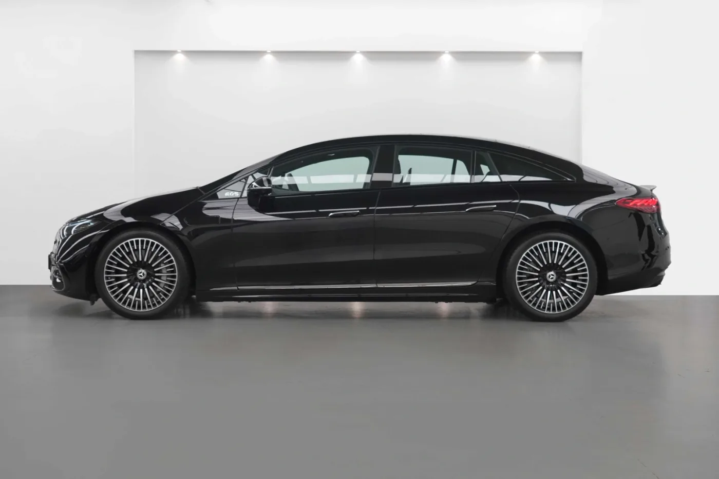 2023 Mercedes-Benz EQS 580 4MATIC angeboten von einem Fachhändler in Dubai, Vereinigte Arabische Emirate, Foto 4 von 10