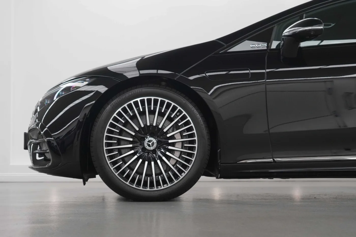 2023 Mercedes-Benz EQS 580 4MATIC angeboten von einem Fachhändler in Dubai, Vereinigte Arabische Emirate, Foto 8 von 10