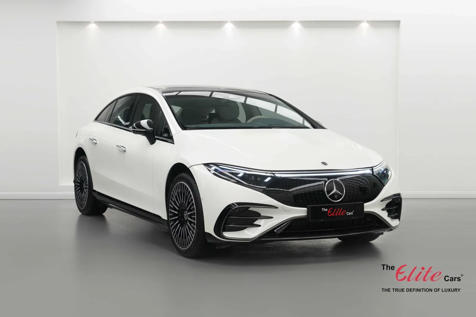 2023 Mercedes-Benz EQS 580 4MATIC offered by a specialist dealer in Dubai, United Arab Emirates, main photo