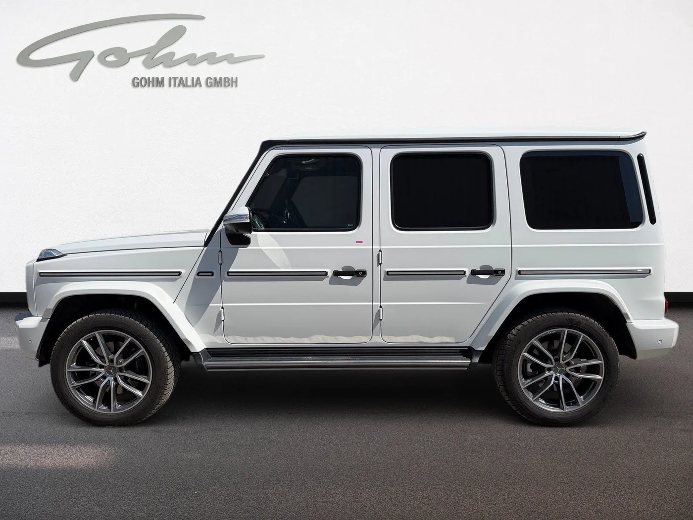 2023 Mercedes-Benz G 400 d offered by a specialist dealer in Singen, Germany, photo 2 of 15