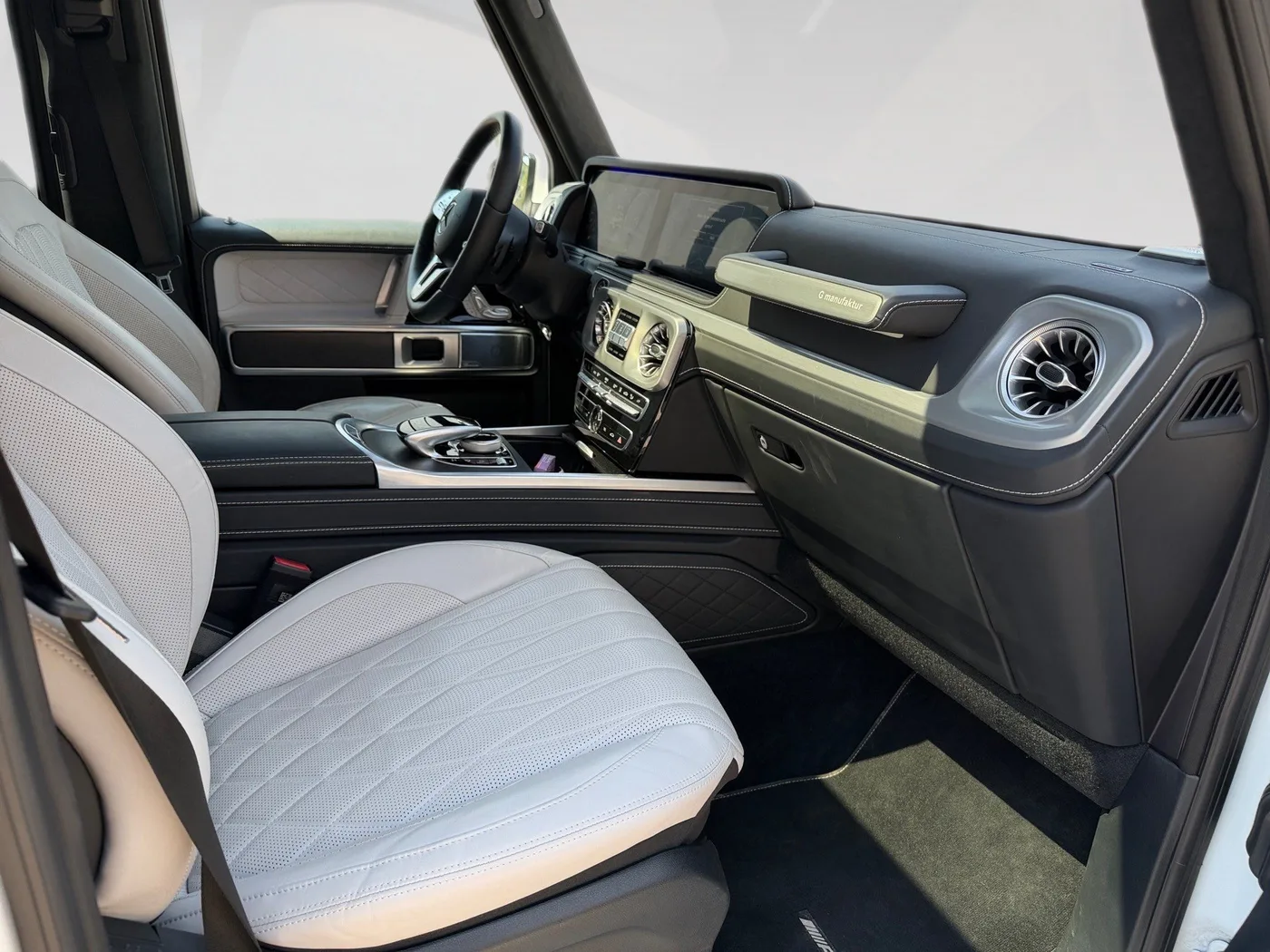 2023 Mercedes-Benz G 400 d offered by a specialist dealer in Singen, Germany, photo 13 of 15