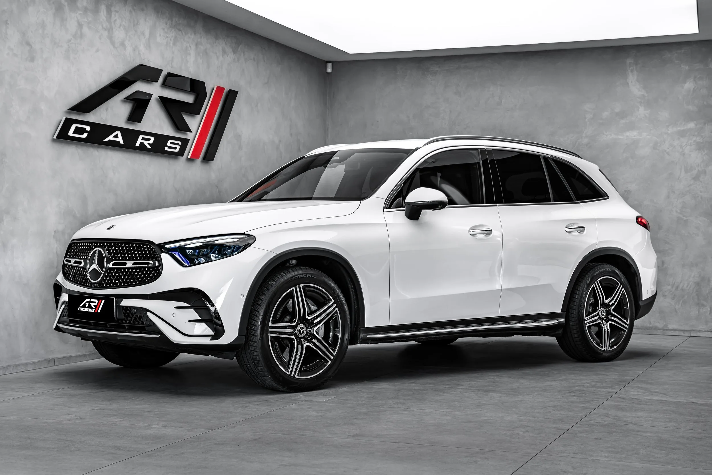 2023 Mercedes-Benz GLC 200 4MATIC offered by a specialist dealer in Ostrava, Czechia, main photo