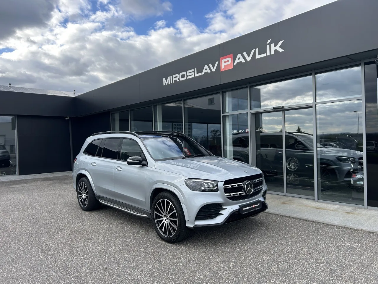 2023 Mercedes-Benz GLS 400 d 4MATIC, AMG Line angeboten von einem Fachhändler in Písek, Tschechien, Hauptfoto
