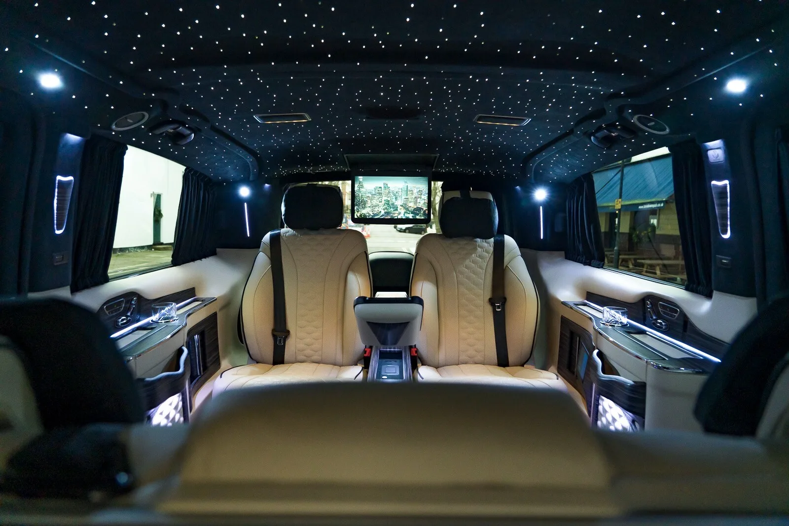 2023 Mercedes-Benz V 220 d Sutton VIP Class, 4/30