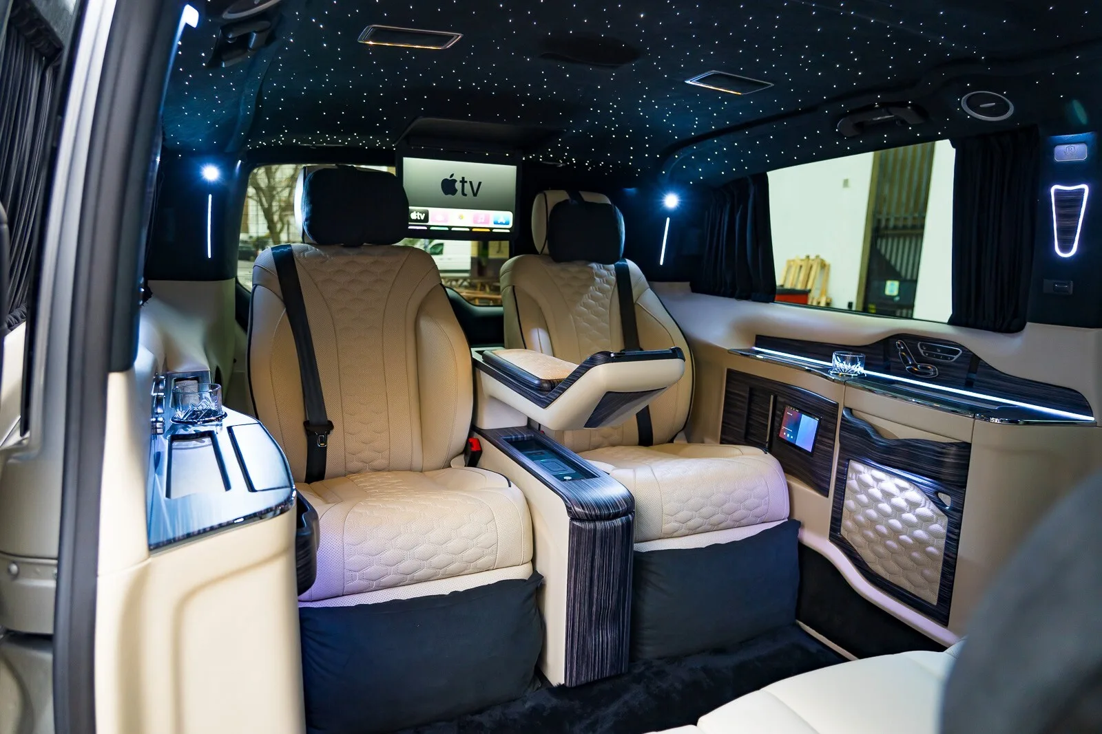 2023 Mercedes-Benz V 220 d Sutton VIP Class, 5/30