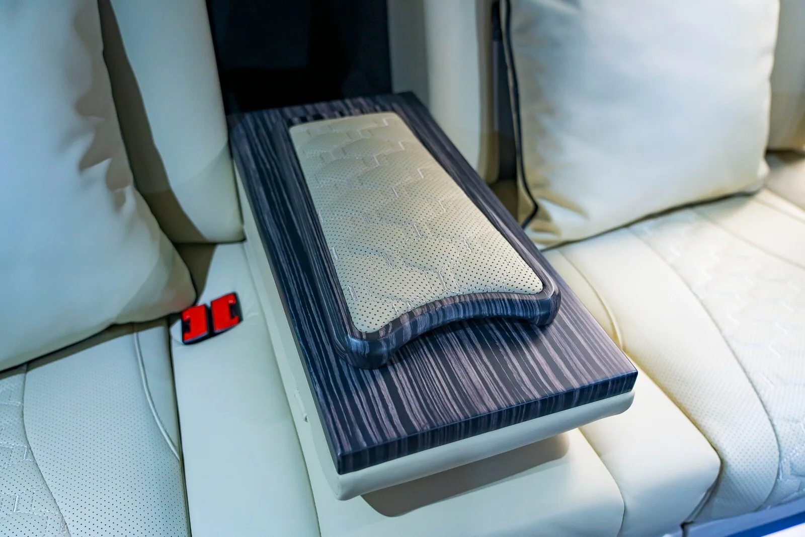 2023 Mercedes-Benz V 220 d Sutton VIP Class, 8/30
