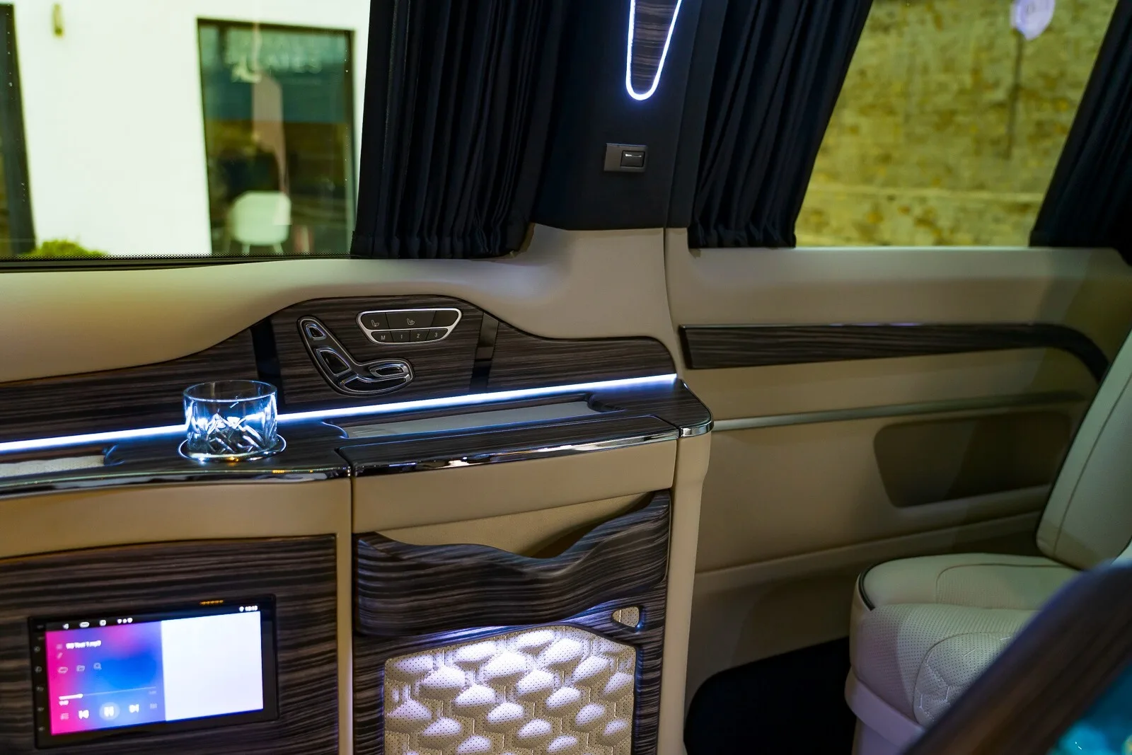 2023 Mercedes-Benz V 220 d Sutton VIP Class, 10/30