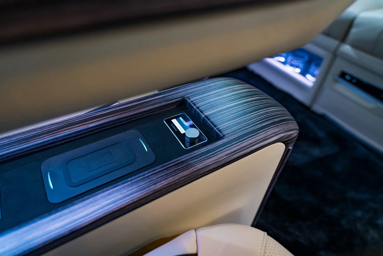 2023 Mercedes-Benz V 220 d Sutton VIP Class, 12/30
