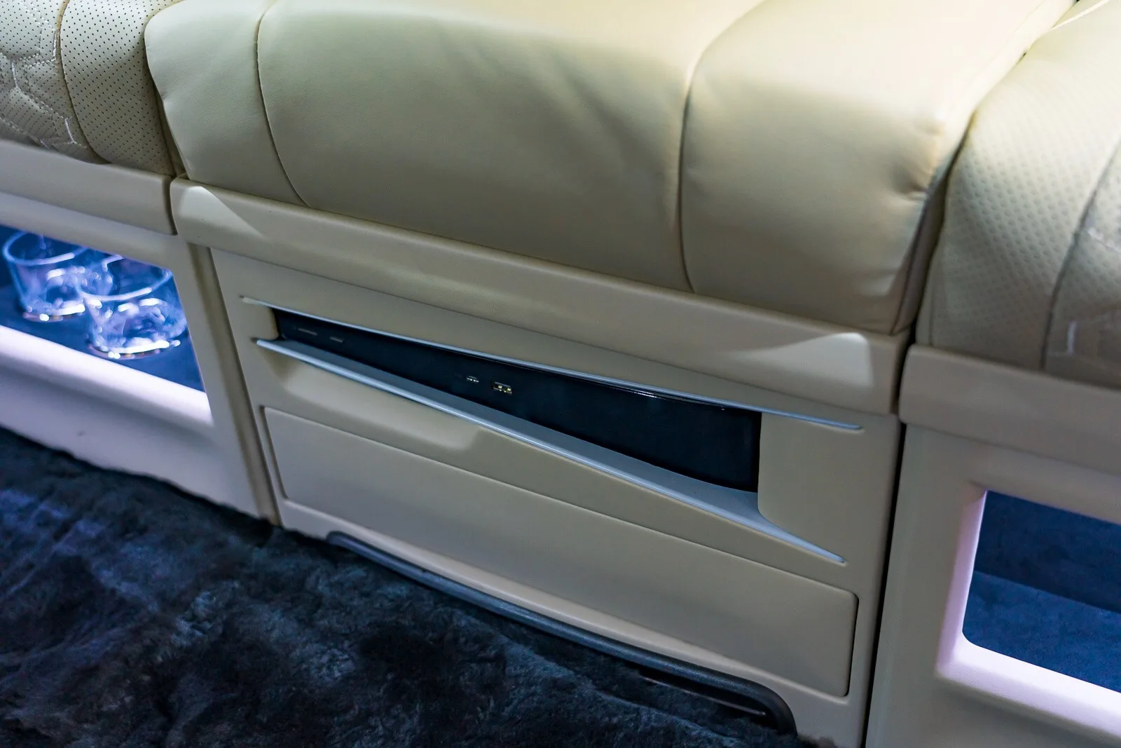 2023 Mercedes-Benz V 220 d Sutton VIP Class, 13/30