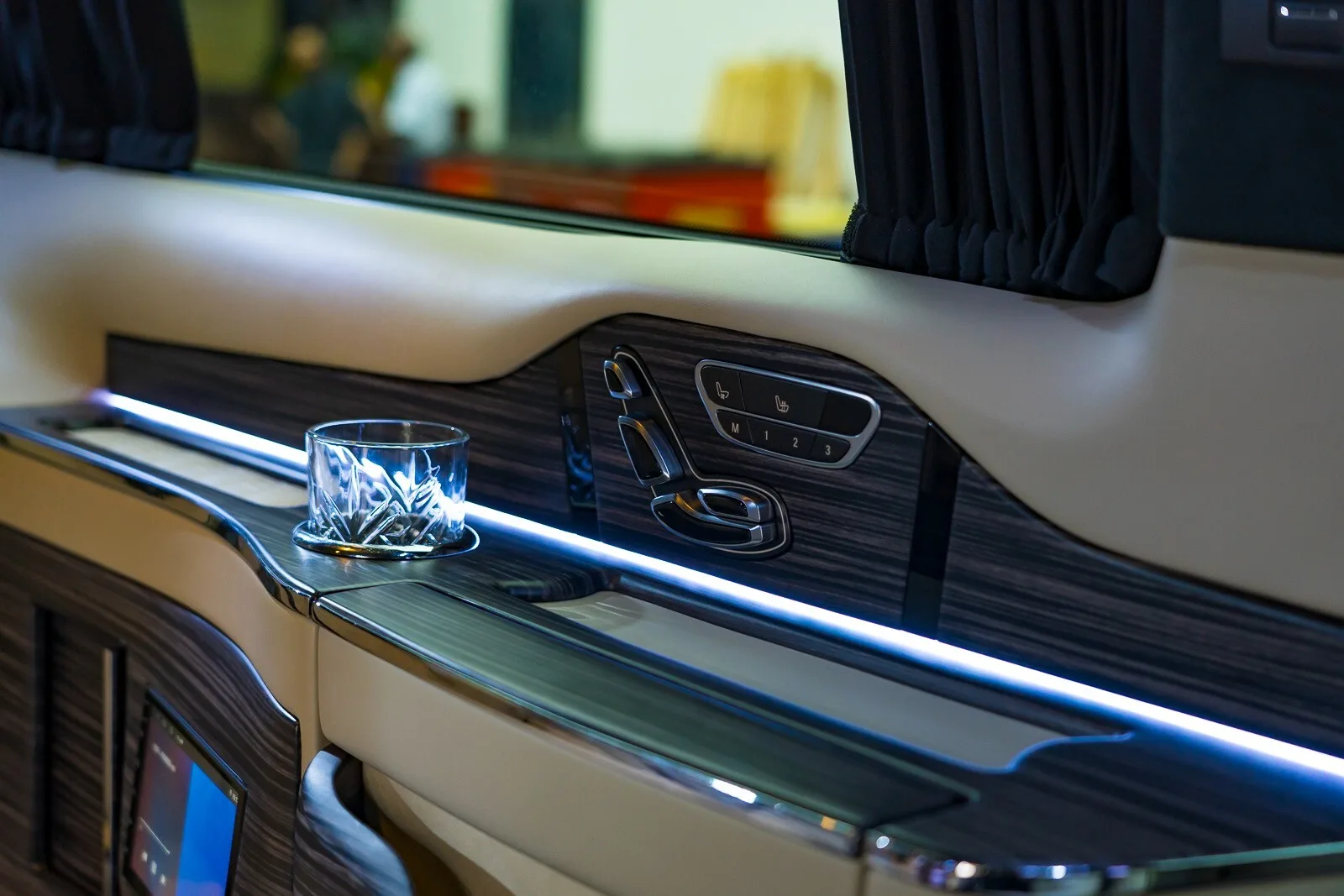 2023 Mercedes-Benz V 220 d Sutton VIP Class, 17/30