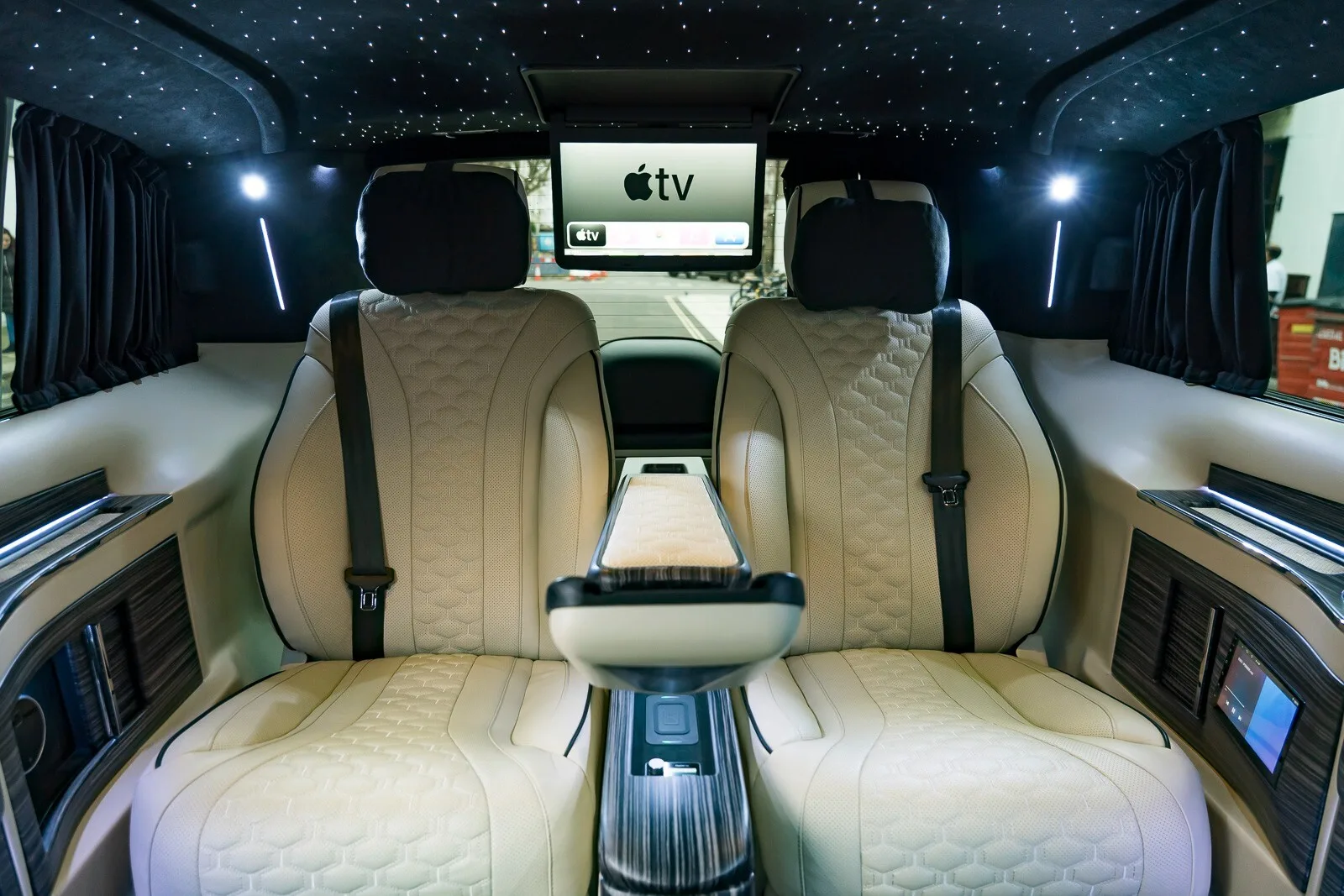 2023 Mercedes-Benz V 220 d Sutton VIP Class, 19/30
