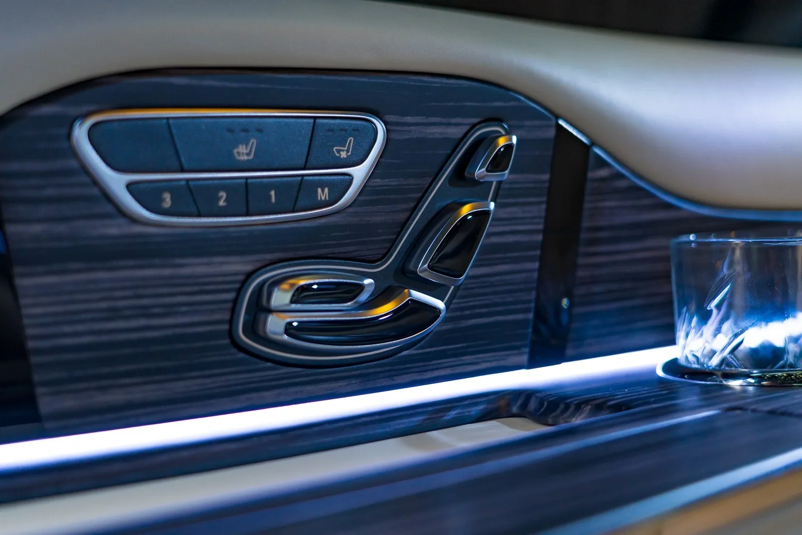 2023 Mercedes-Benz V 220 d Sutton VIP Class, 22/30