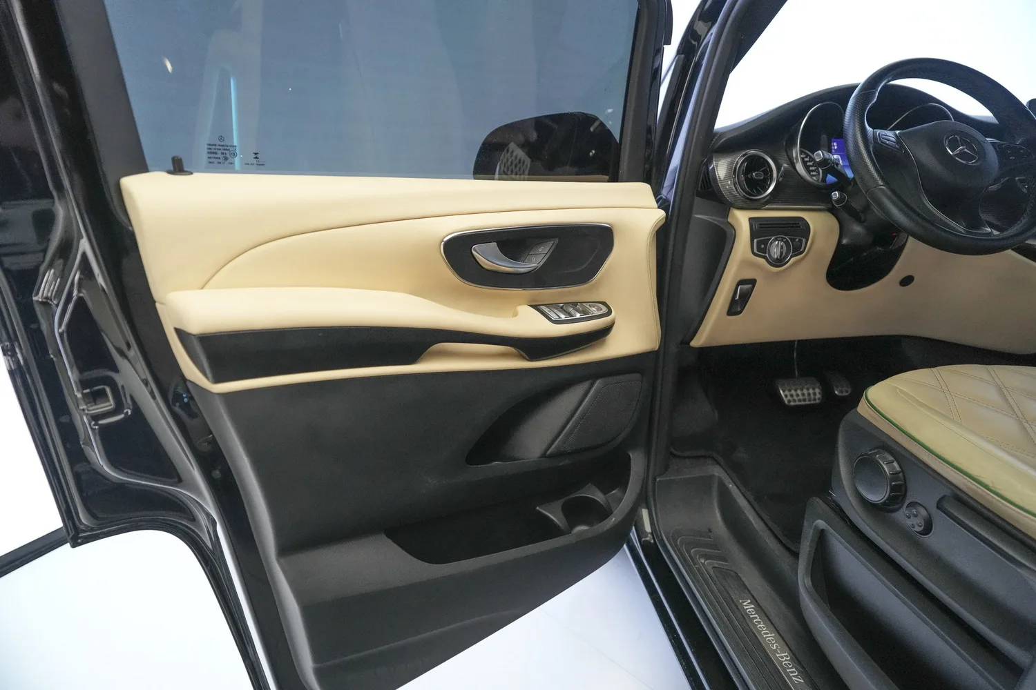 2023 Mercedes-Benz V 250 VIP, 2/17