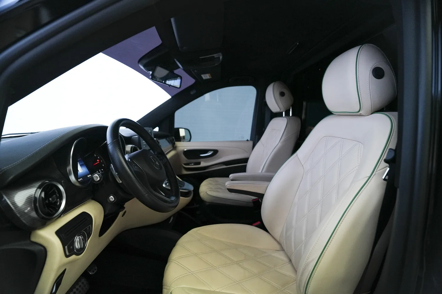2023 Mercedes-Benz V 250 VIP, 4/17