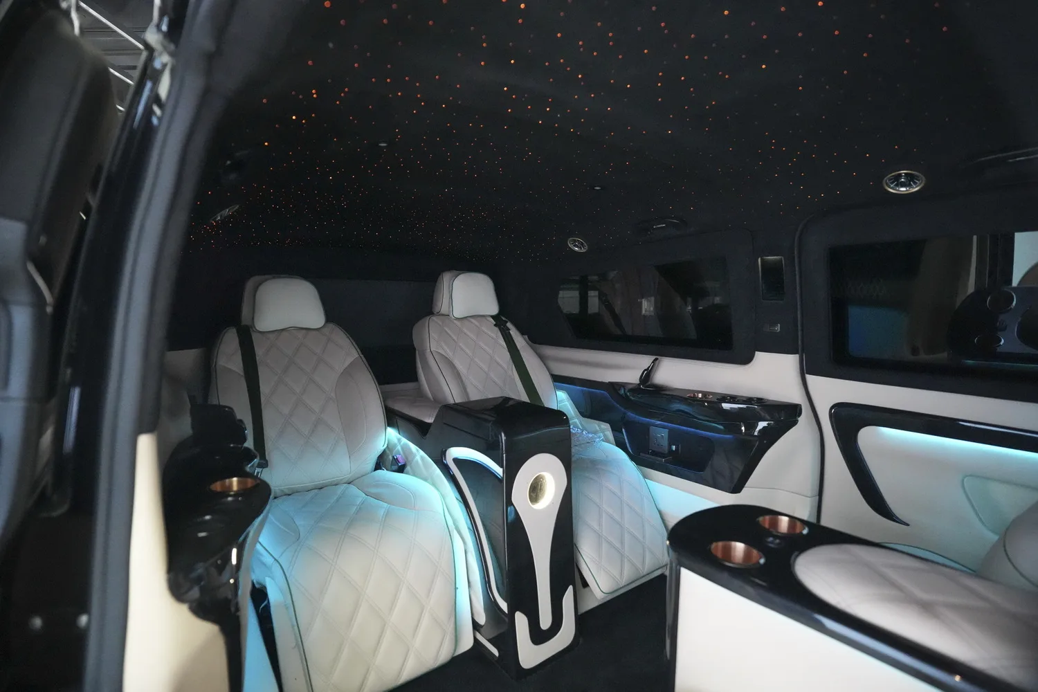 2023 Mercedes-Benz V 250 VIP, 6/17