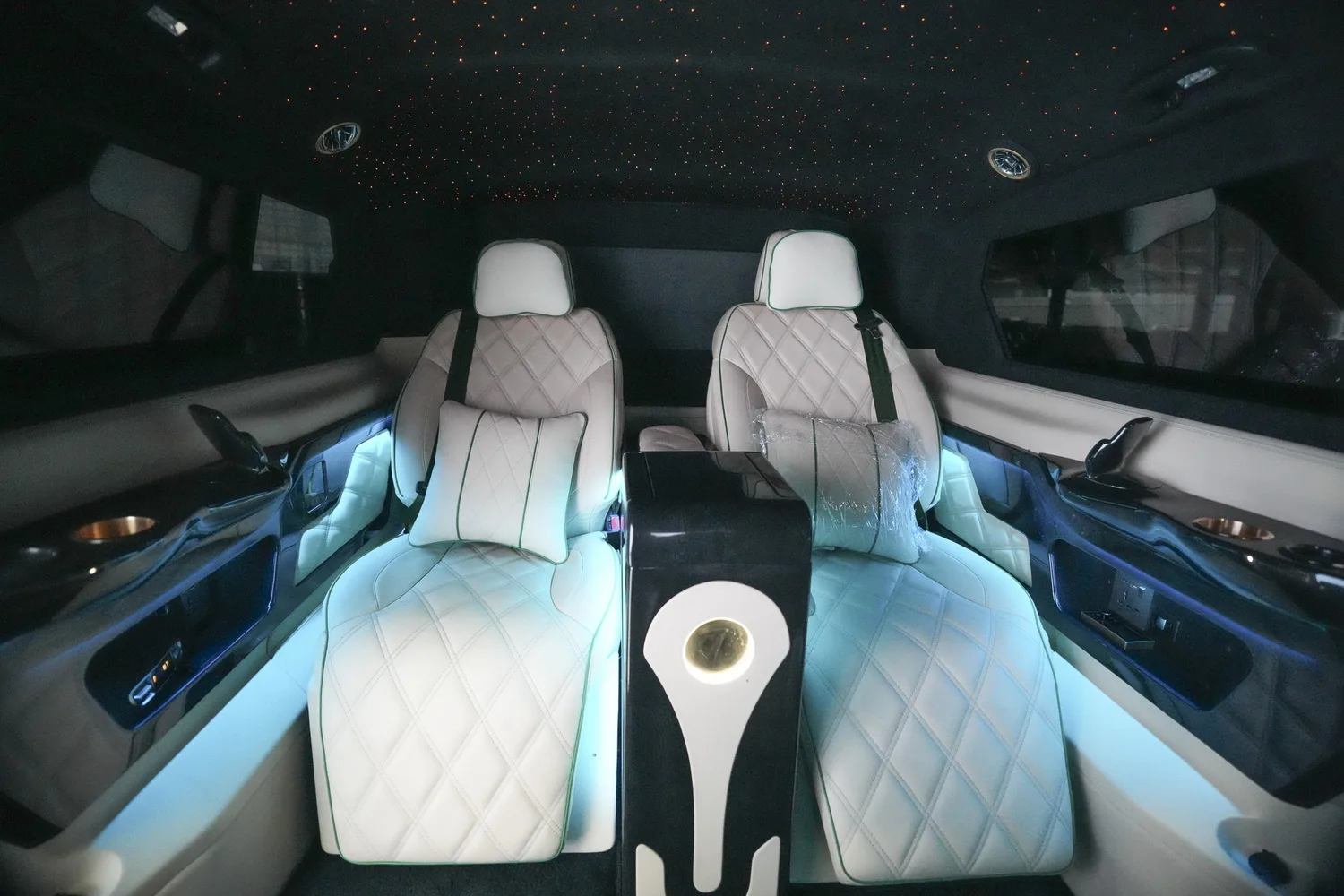 2023 Mercedes-Benz V 250 VIP, 8/17