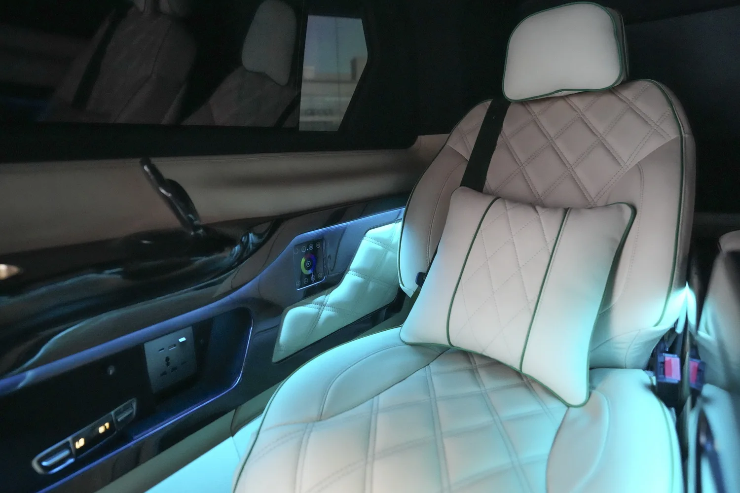 2023 Mercedes-Benz V 250 VIP, 9/17
