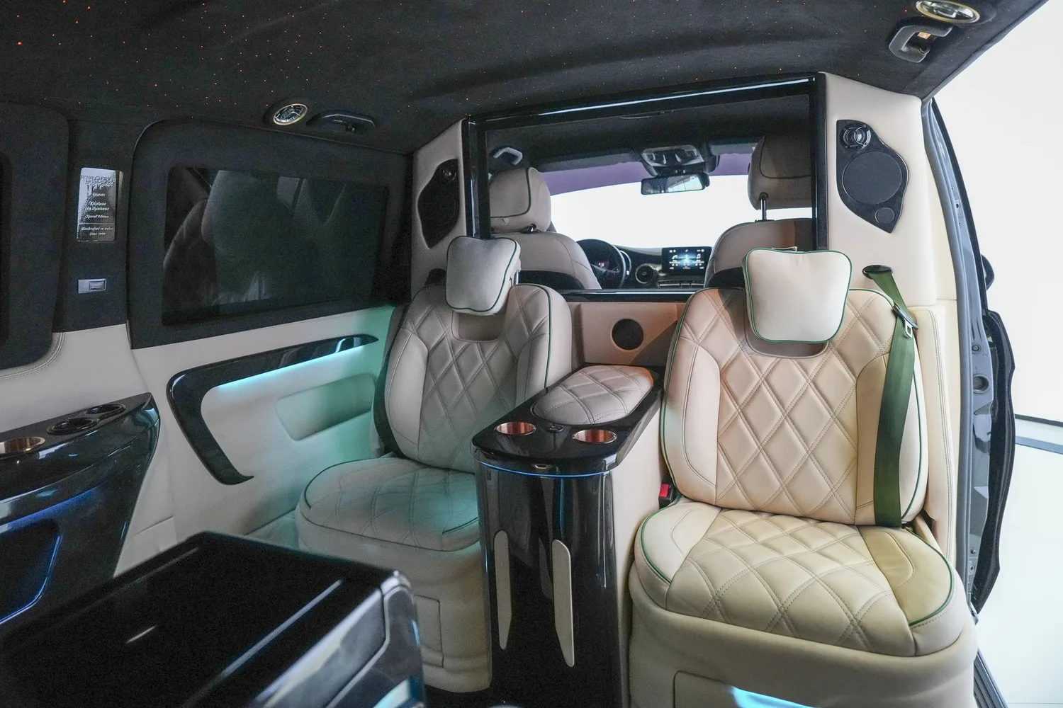 2023 Mercedes-Benz V 250 VIP, 10/17