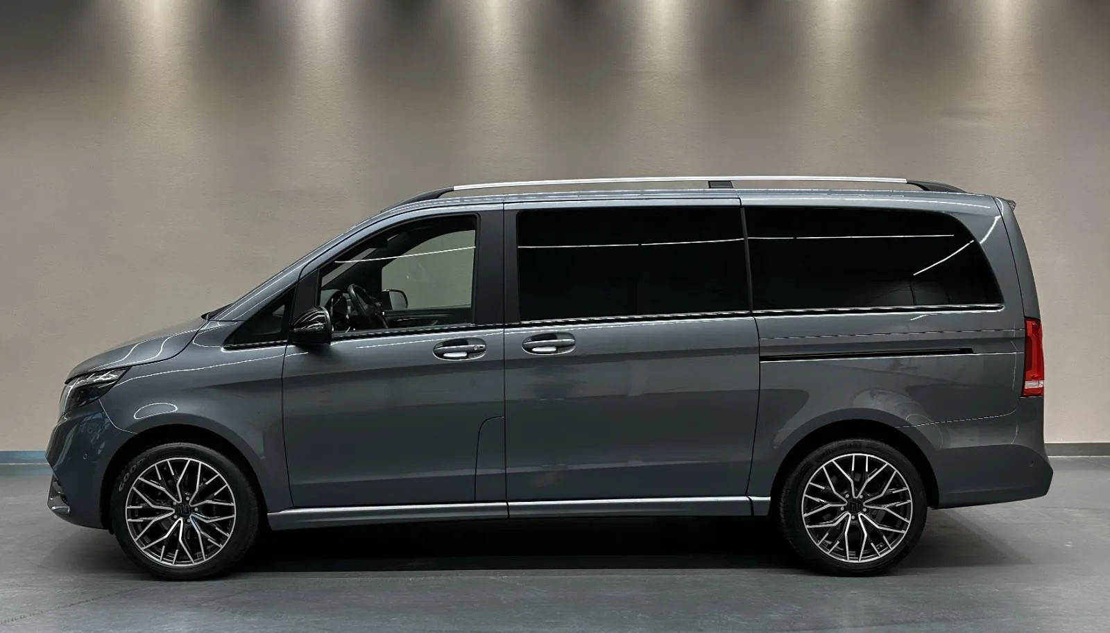 2023 Mercedes-Benz V 300 d 4MATIC, long, AMG Line, 3/27