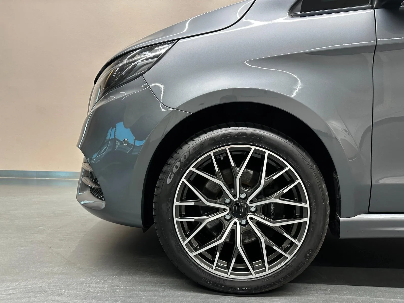 2023 Mercedes-Benz V 300 d 4MATIC, long, AMG Line, 4/27