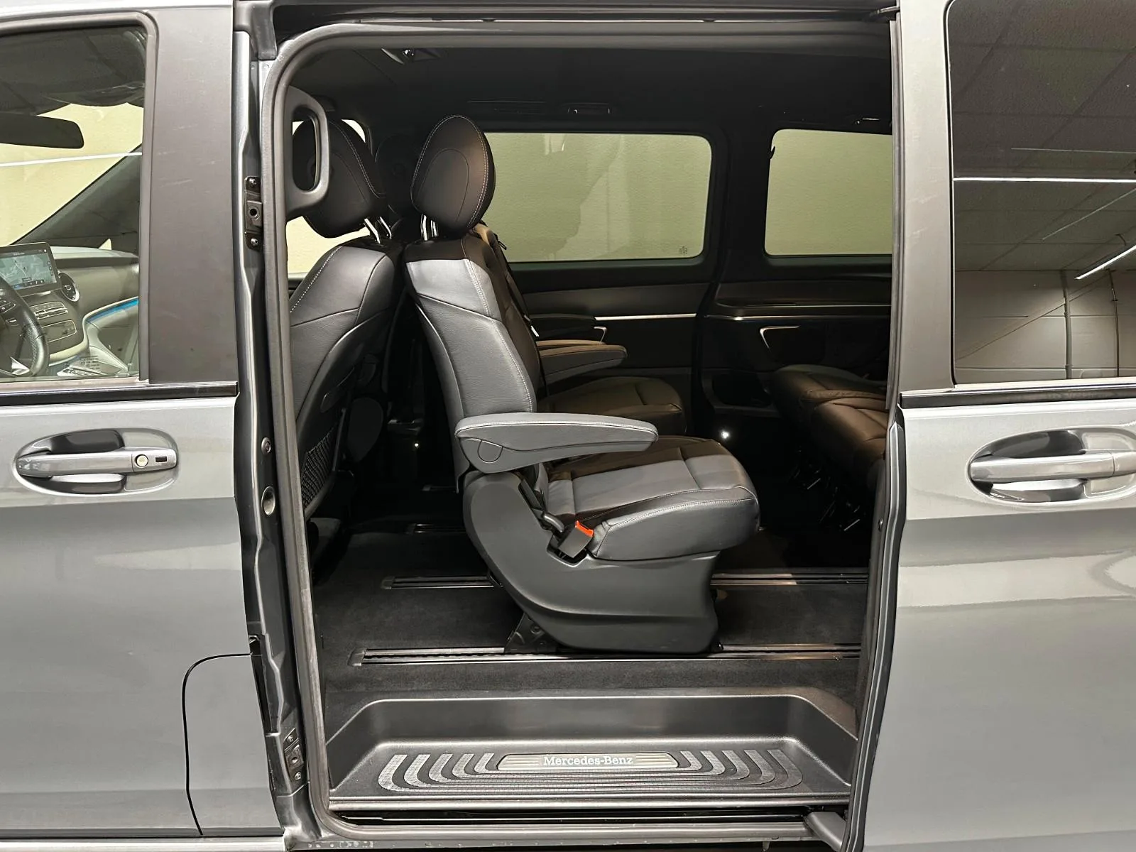 2023 Mercedes-Benz V 300 d 4MATIC, long, AMG Line, 15/27
