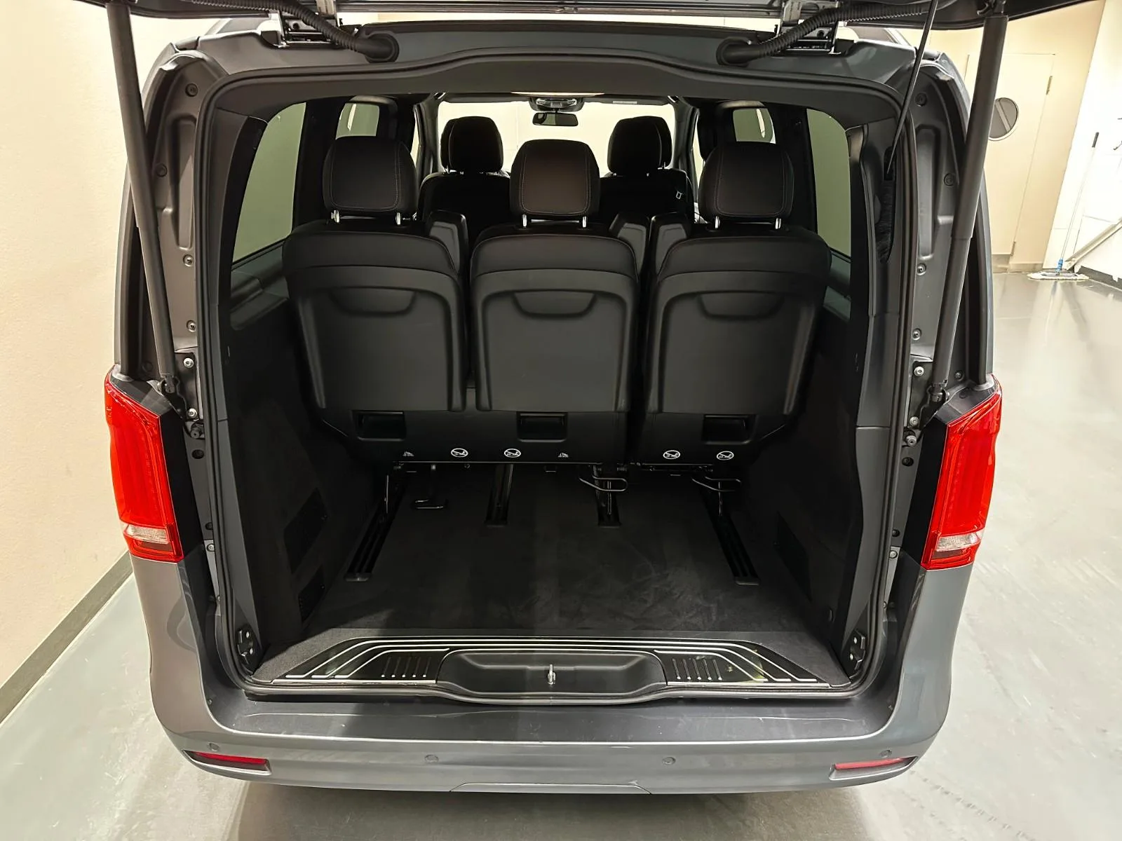 2023 Mercedes-Benz V 300 d 4MATIC, long, AMG Line, 17/27