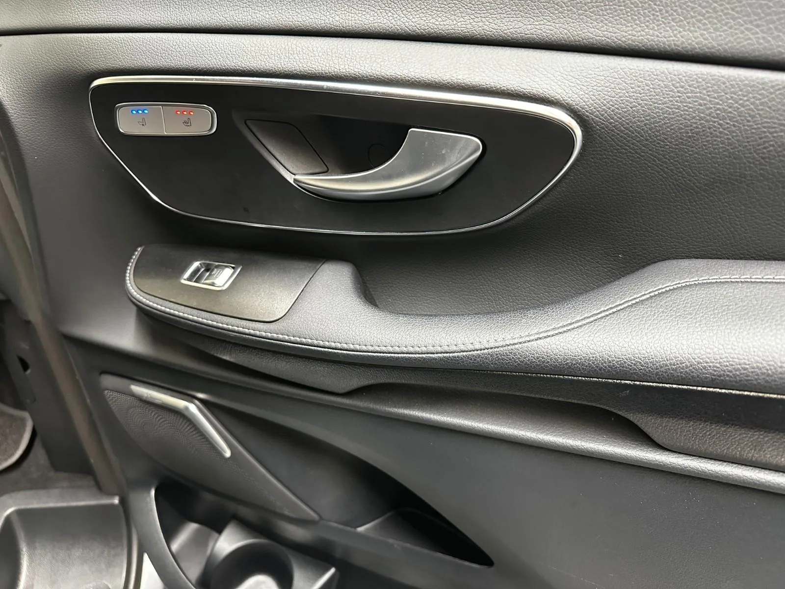 2023 Mercedes-Benz V 300 d 4MATIC, long, AMG Line, 25/27