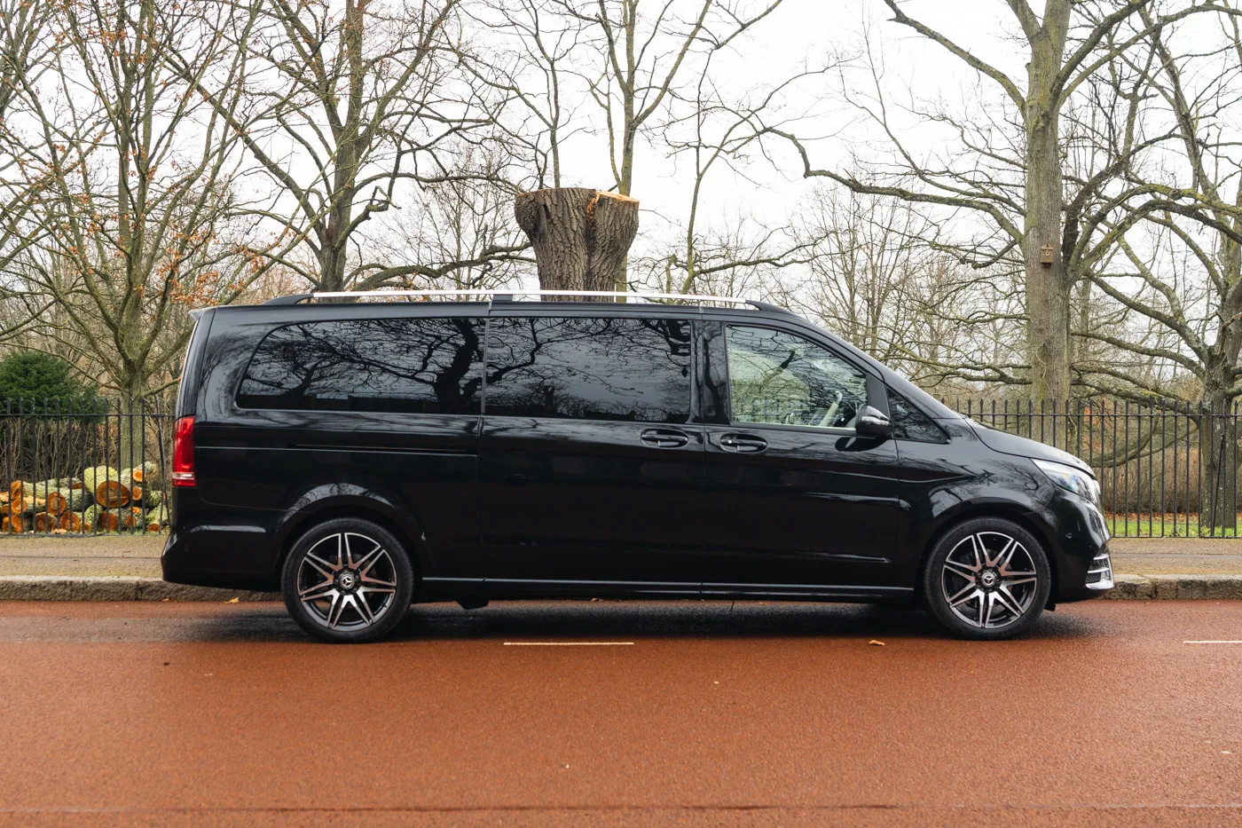2023 Mercedes-Benz V 300 d Sutton VIP Class, 2/16