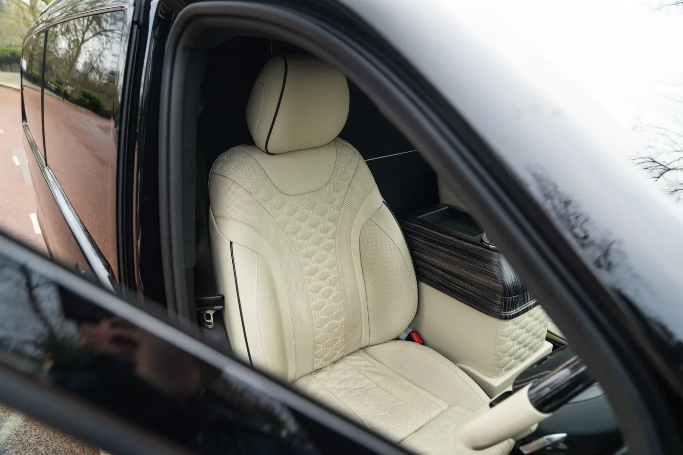 2023 Mercedes-Benz V 300 d Sutton VIP Class, 6/16