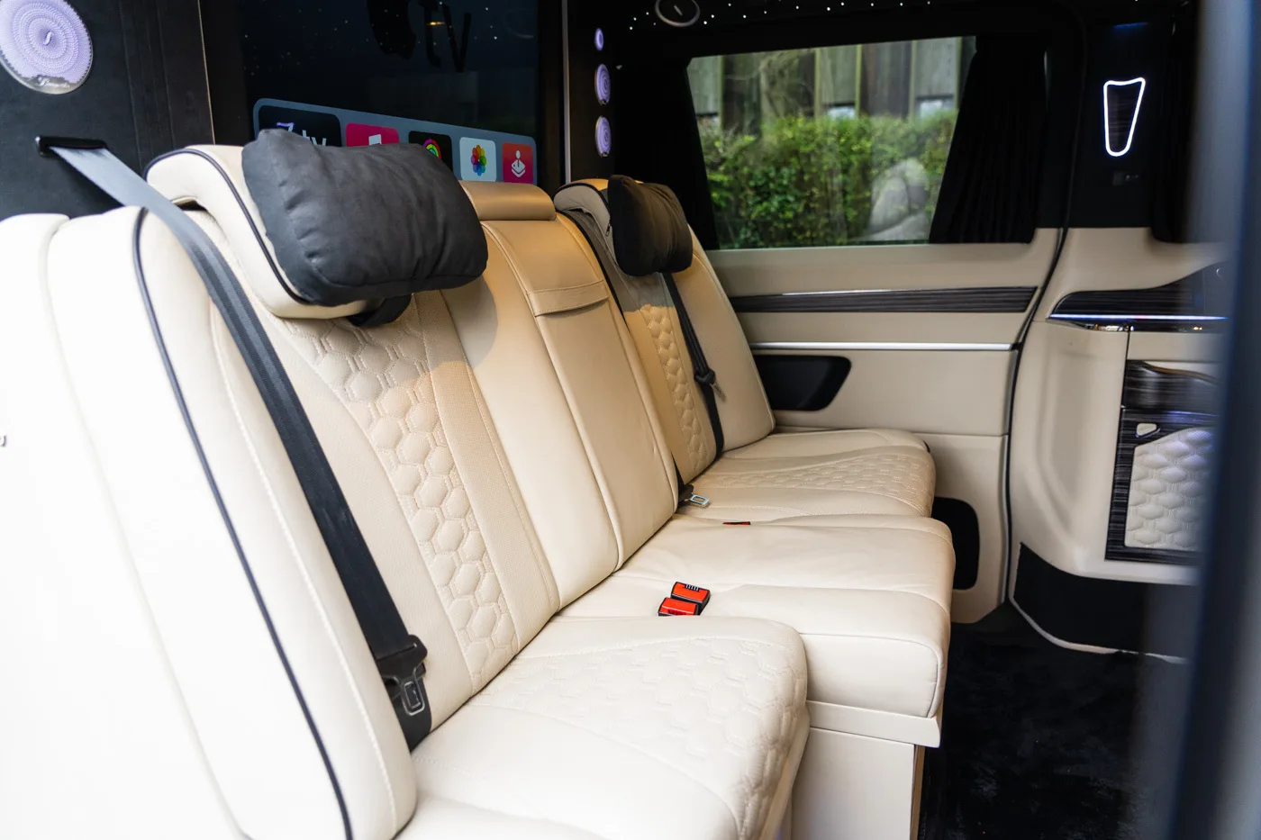 2023 Mercedes-Benz V 300 d Sutton VIP Class, 7/16