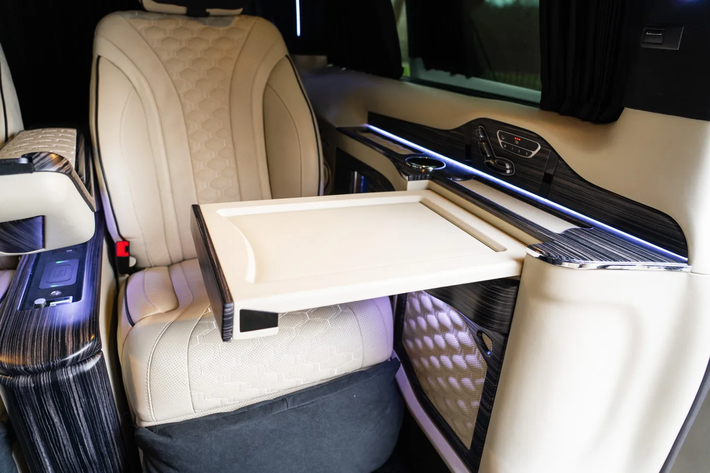2023 Mercedes-Benz V 300 d Sutton VIP Class, 10/16