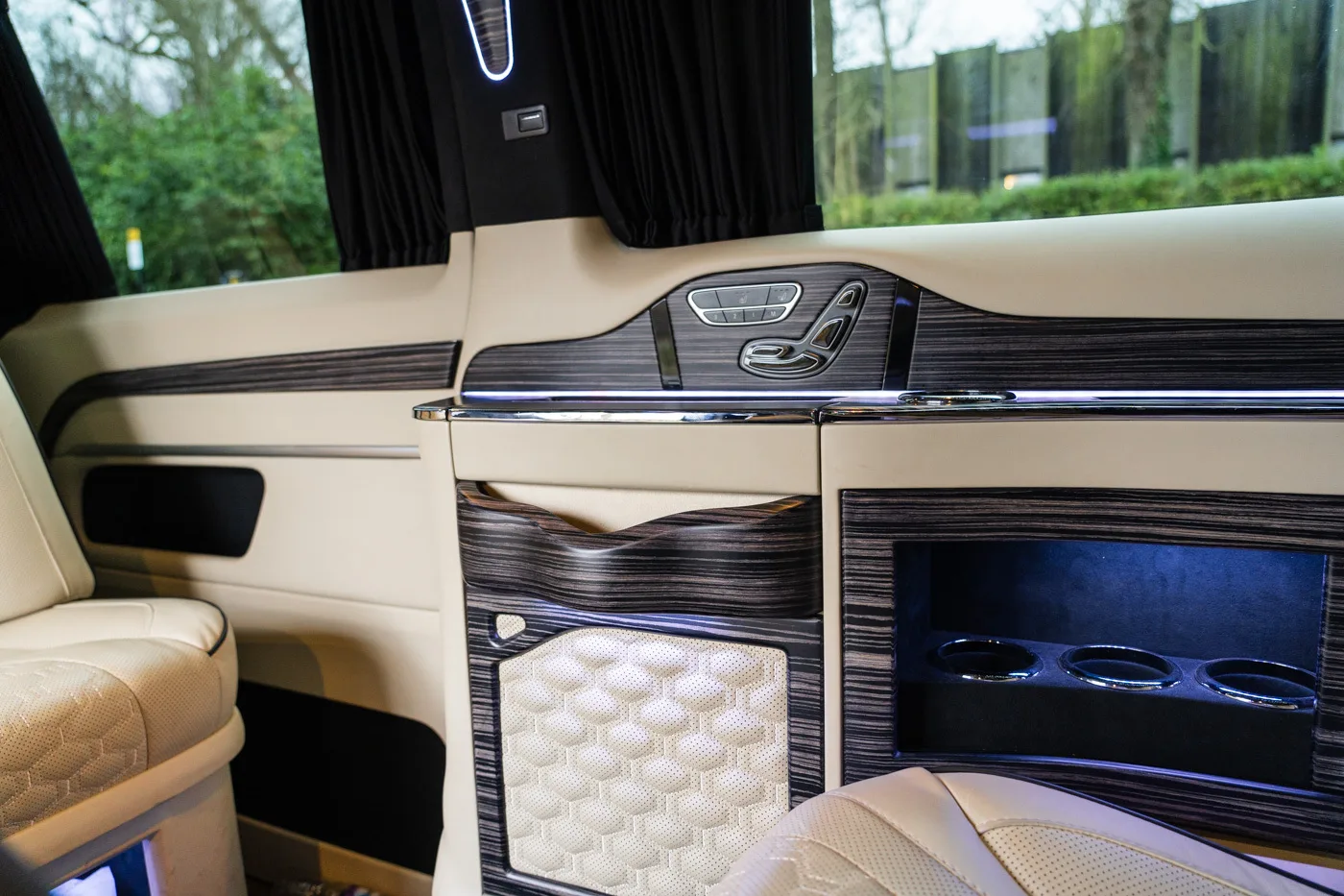 2023 Mercedes-Benz V 300 d Sutton VIP Class, 11/16