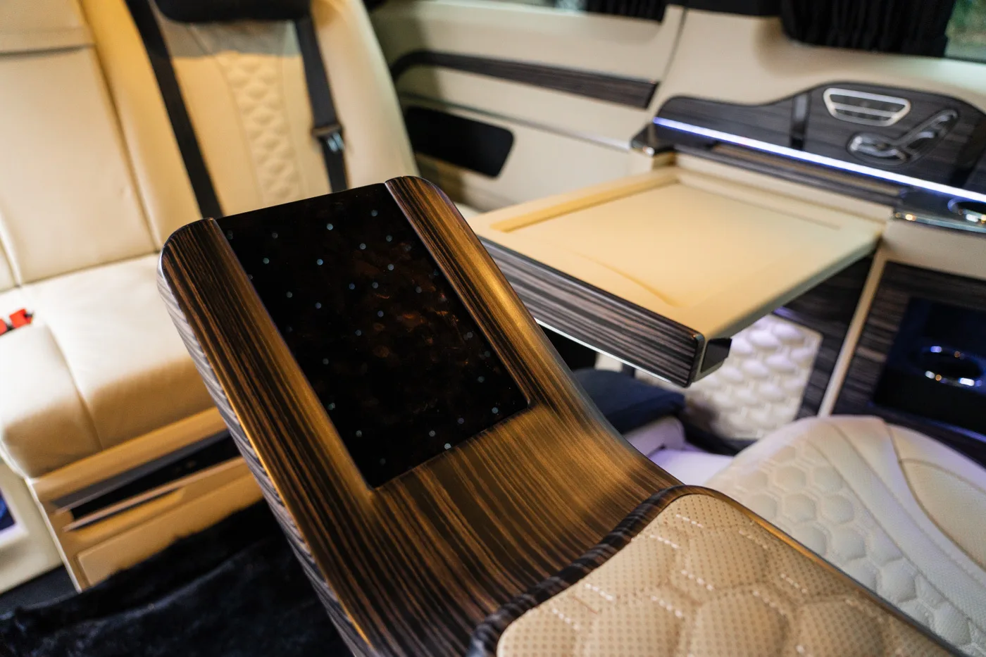2023 Mercedes-Benz V 300 d Sutton VIP Class, 14/16