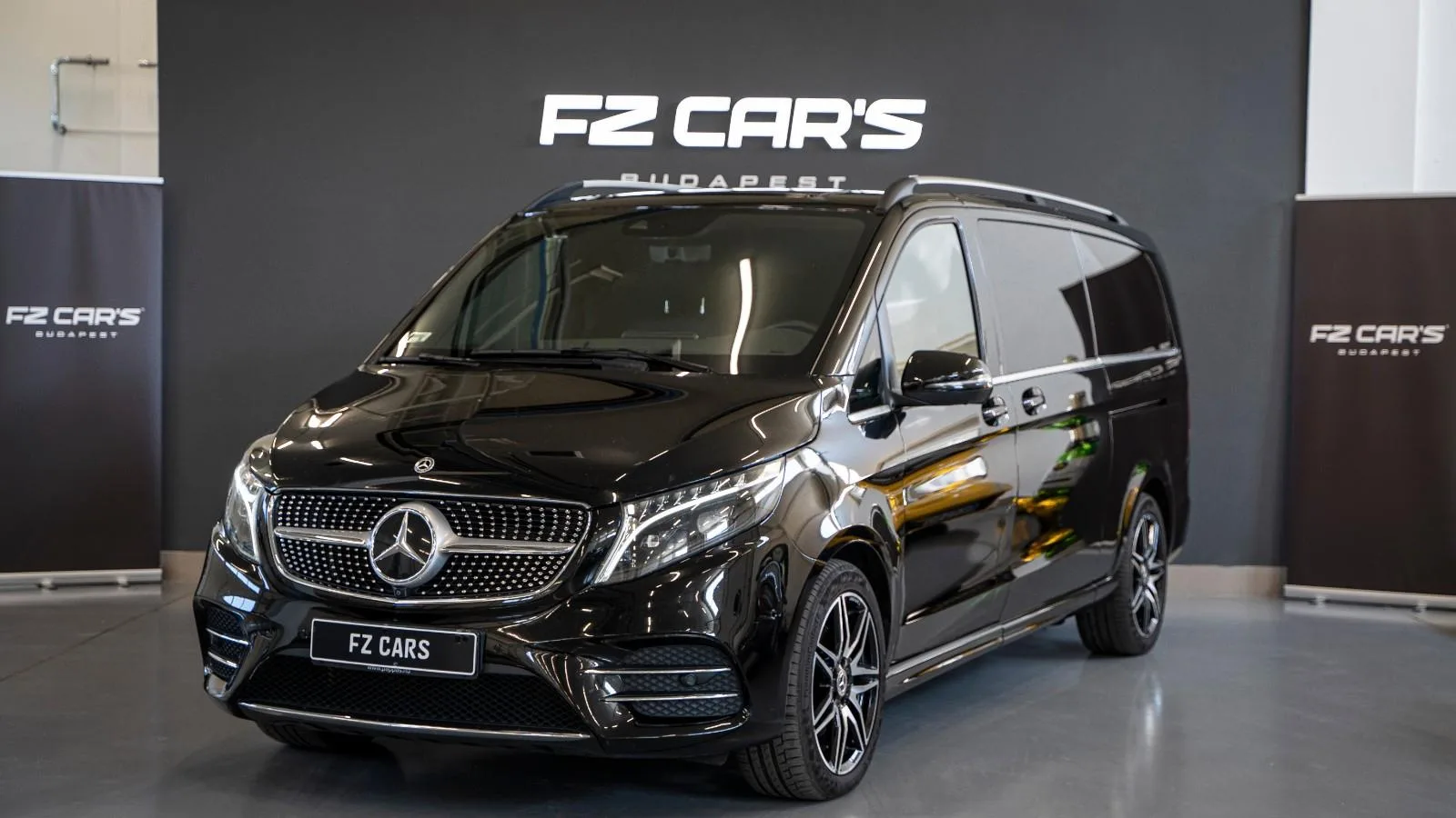 2023 Mercedes-Benz V 300 d 4MATIC, Exclusive Edition, extra-long angeboten von einem Fachhändler in Budapest, Ungarn, Hauptfoto